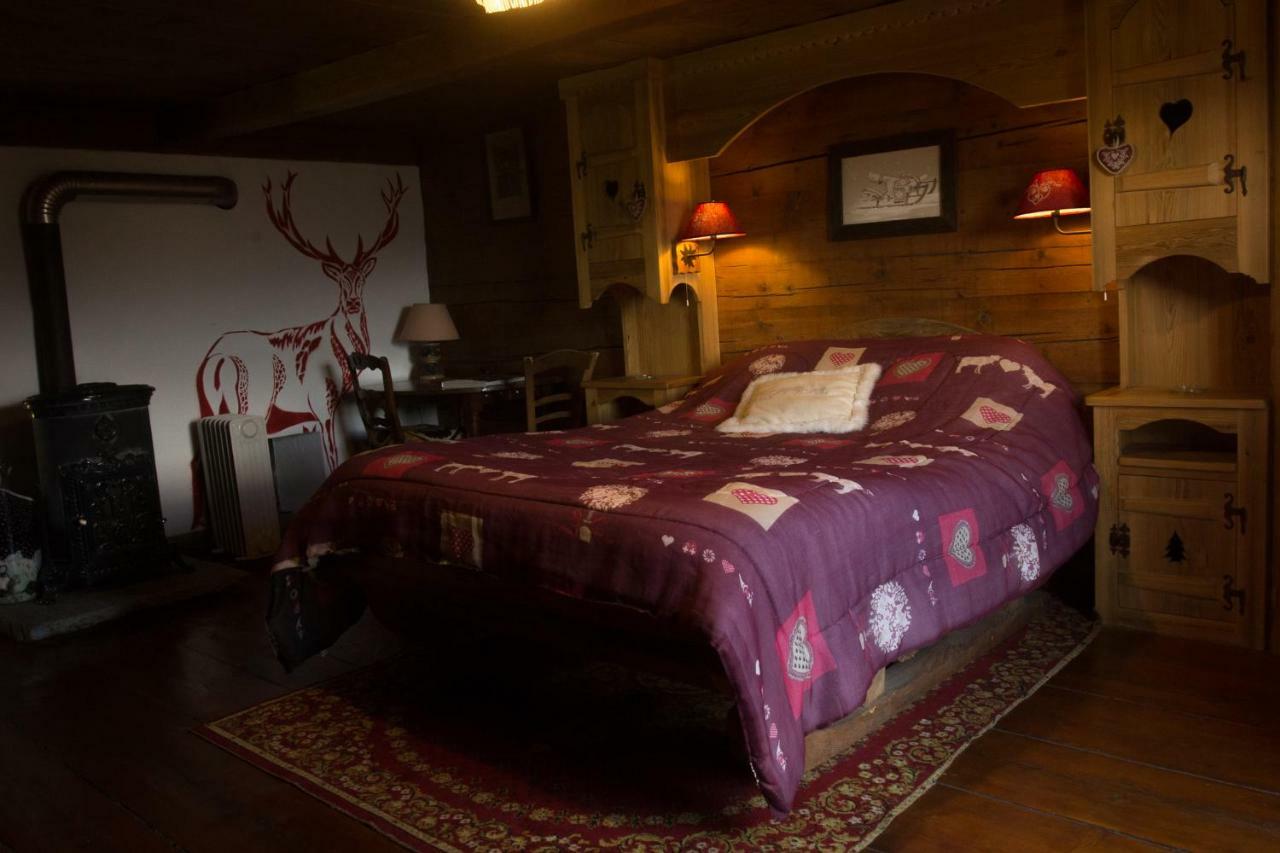 Reine des Aravis - chalet isolé Flumet Exterior foto